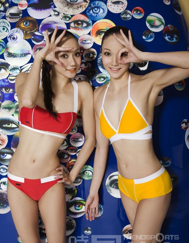 Jiang WenWen và Jiang Tingting, hai kiều nữ của bơi lội Trung Quốc.
